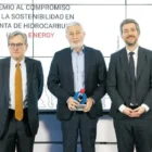 HATTA Energy recibe el Premio al Compromiso con la Sostenibilidad en la Venta de Hidrocarburos 3 HATTA Energy recibe el Premio al Compromiso con la Sostenibilidad en la Venta de Hidrocarburos