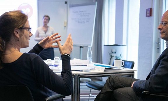 Las 5 etapas claves de un Programa de Capacitación dentro de una Empresa 1 Capacitación dentro de la empresa