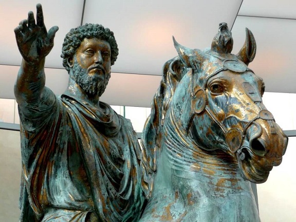 Frases de hoy: Lo que es bueno - Sabiduría - Subir la montaña 6 Frases de Marco Aurelio. Sabiduría