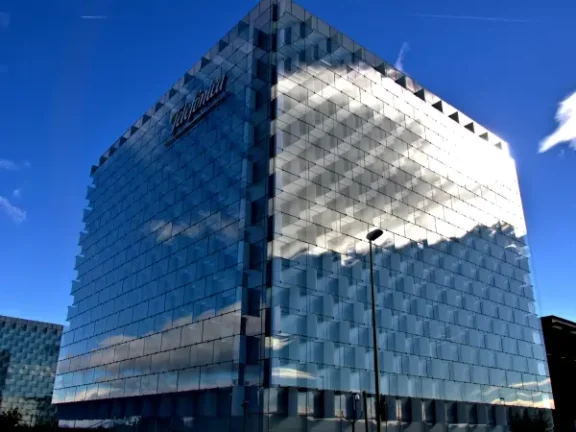 Telefónica: historia, evolución y claves de su éxito como marca global 5 Edificio de Telefónica en Madrid - Historia de Telefónica