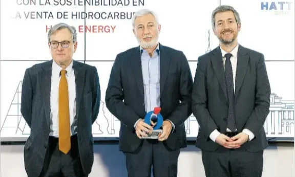 HATTA Energy recibe el Premio al Compromiso con la Sostenibilidad en la Venta de Hidrocarburos 1 HATTA Energy recibe el Premio al Compromiso con la Sostenibilidad en la Venta de Hidrocarburos