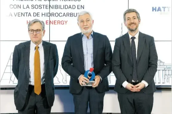 HATTA Energy recibe el Premio al Compromiso con la Sostenibilidad en la Venta de Hidrocarburos